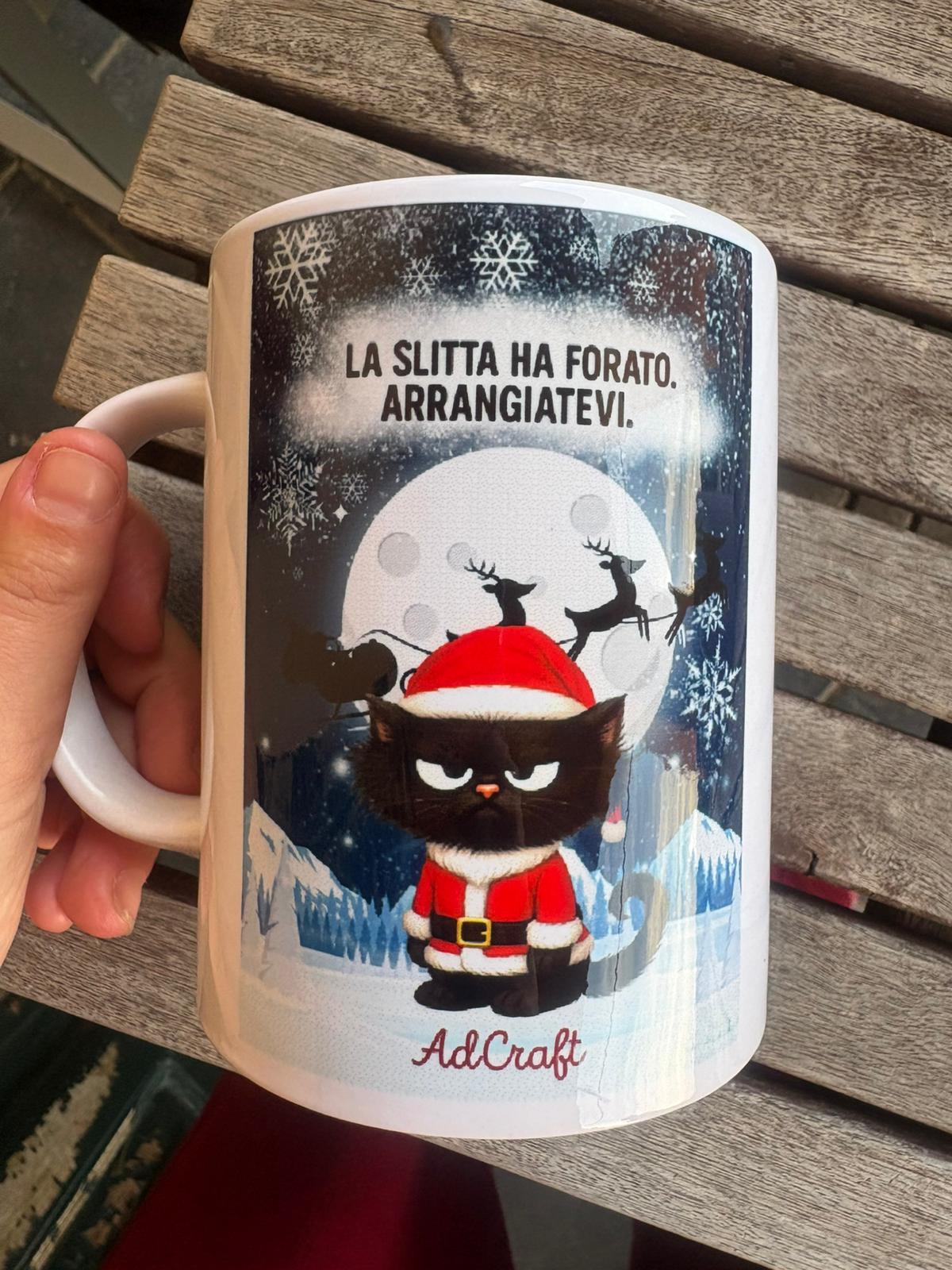 Tazza “La slitta ha forato – arrangiatevi.” – Otello natalizio – Merry Christmas by AdCraft
